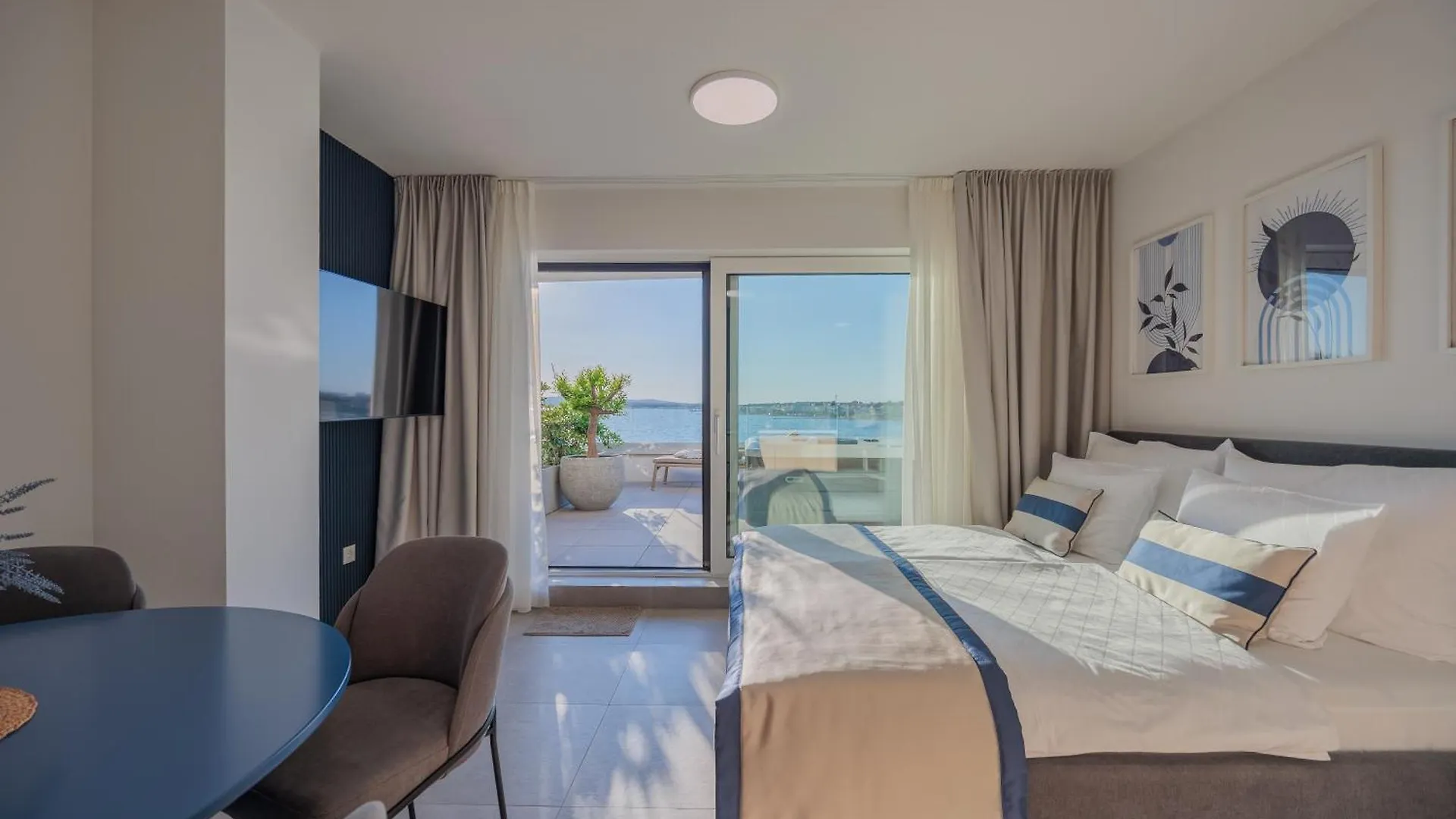 Apartments Dernaj Vir