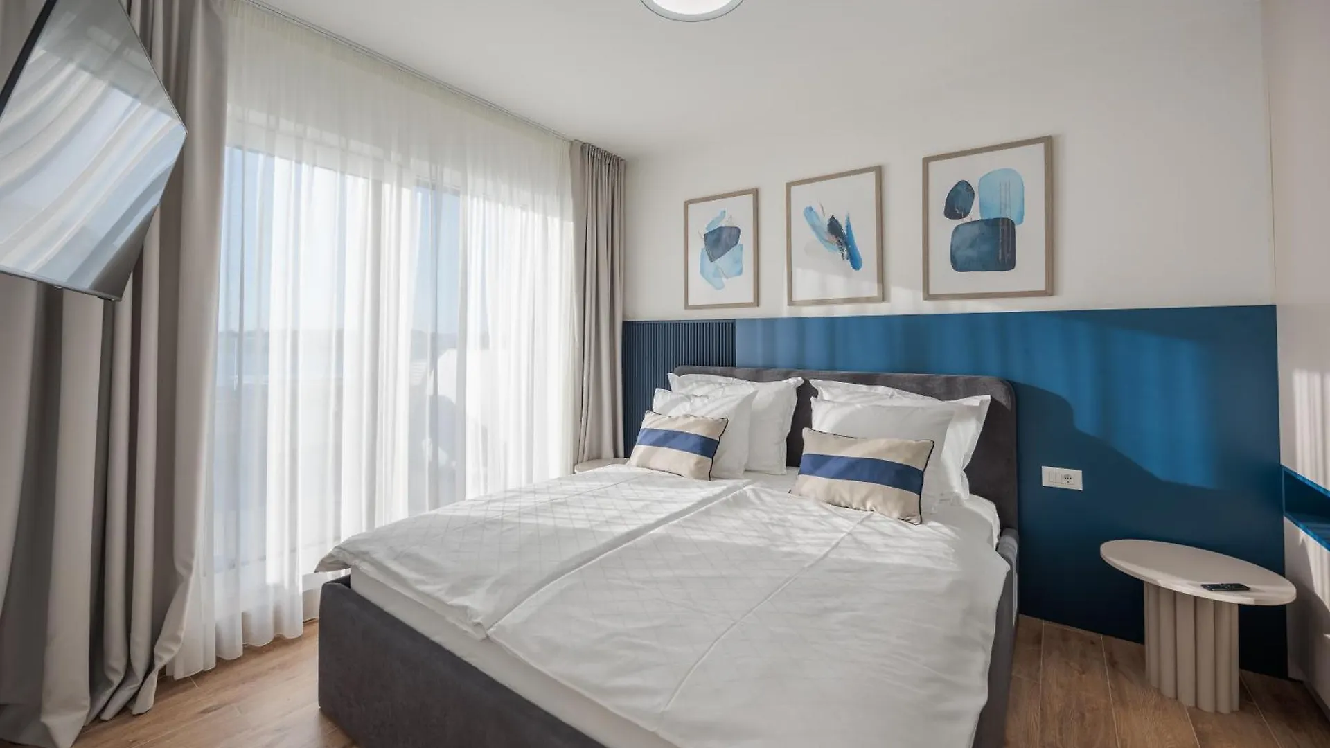 Apartments Dernaj Vir