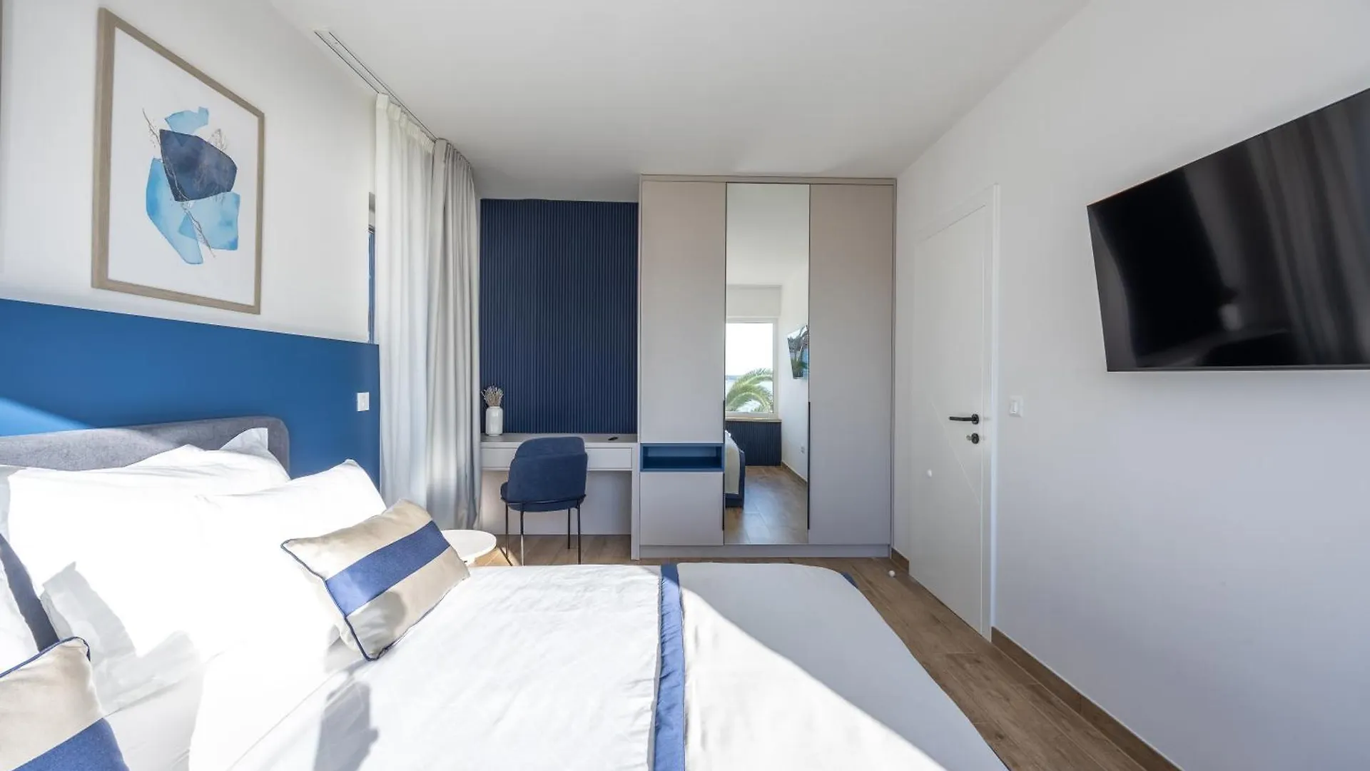 Apartments Dernaj Vir